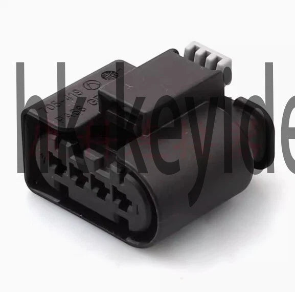 QTY:30 805-200-521 Automotive plug connector~