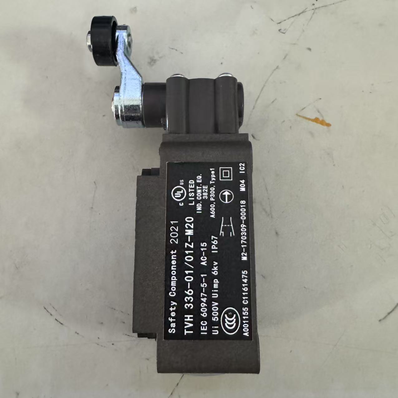 1PCS for SCHMERSAL Limit switch TVH 336-01/01Z-M20