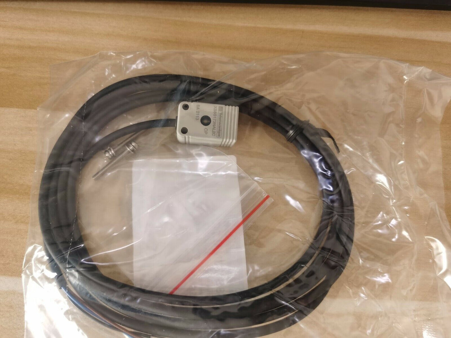 1PCS Schneider XS8S173NAL2C Proximity Sensor