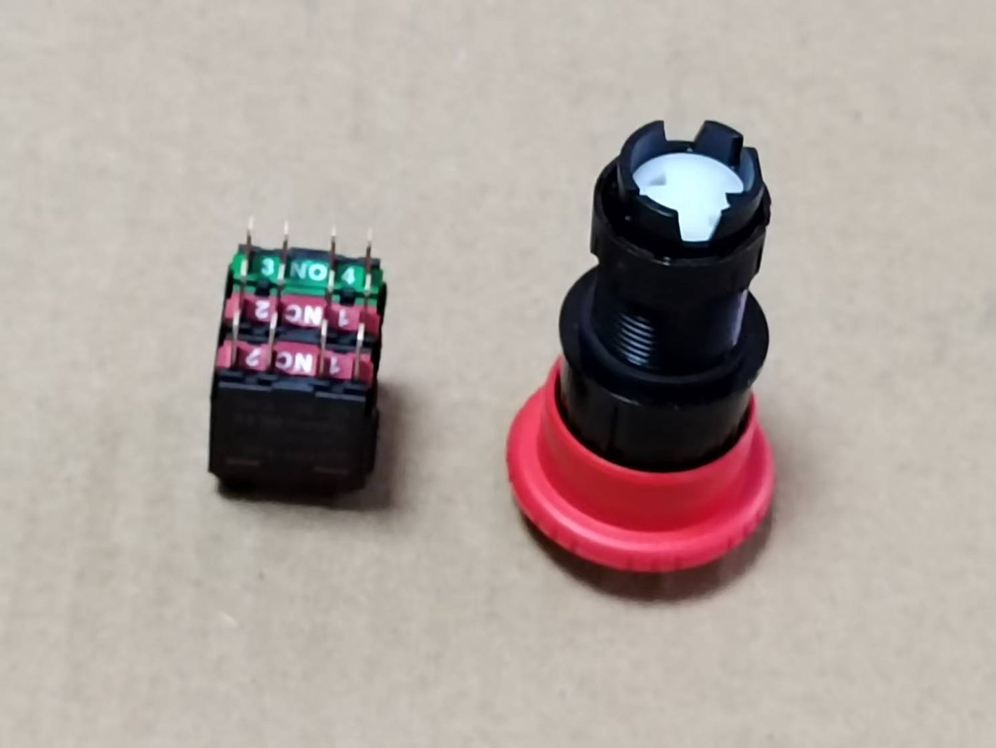 1PC Emergency Stop Button Switch ZB6-E1B ZB6-Y009