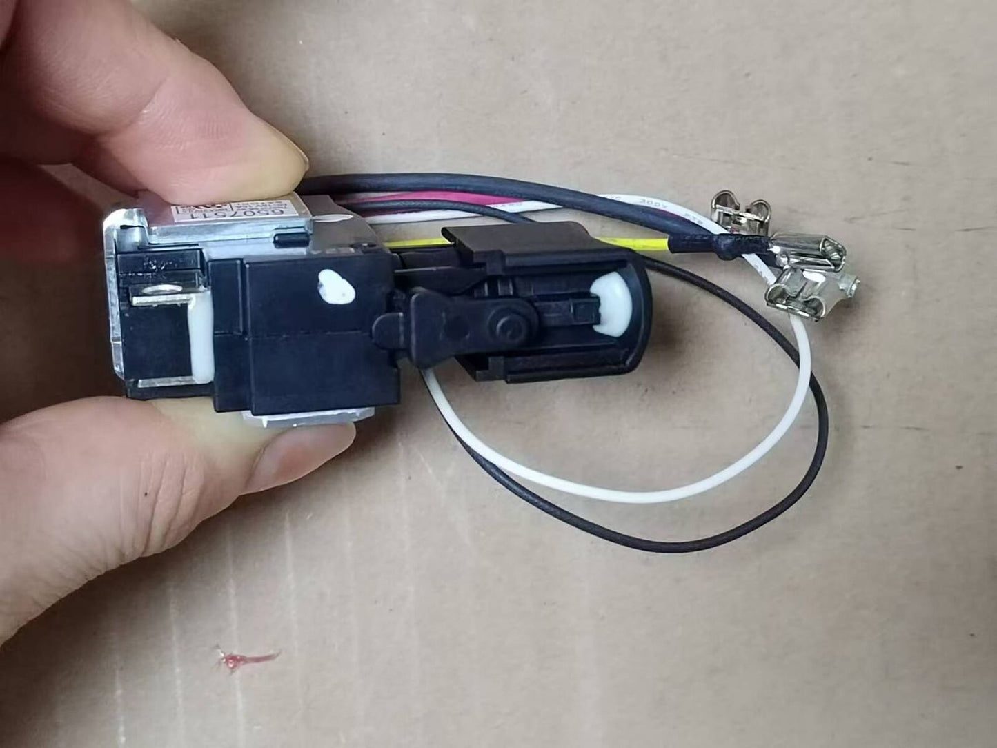 used 1PC Makita Switch 6507511 TG573FSB-8V DC18V 15A