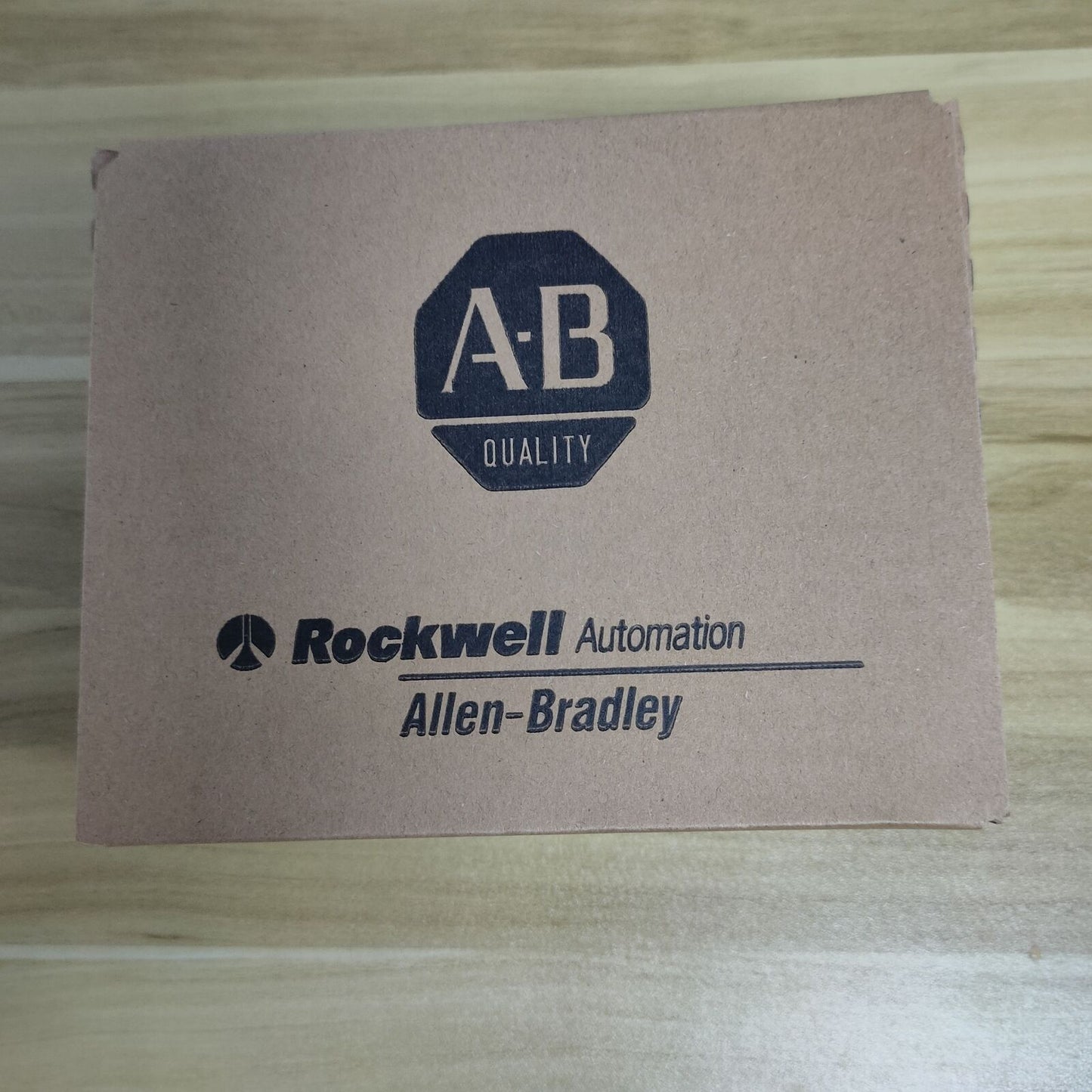 new Allen-Bradley 1762L40AWA MicroLogix 1200 40 Point Controller