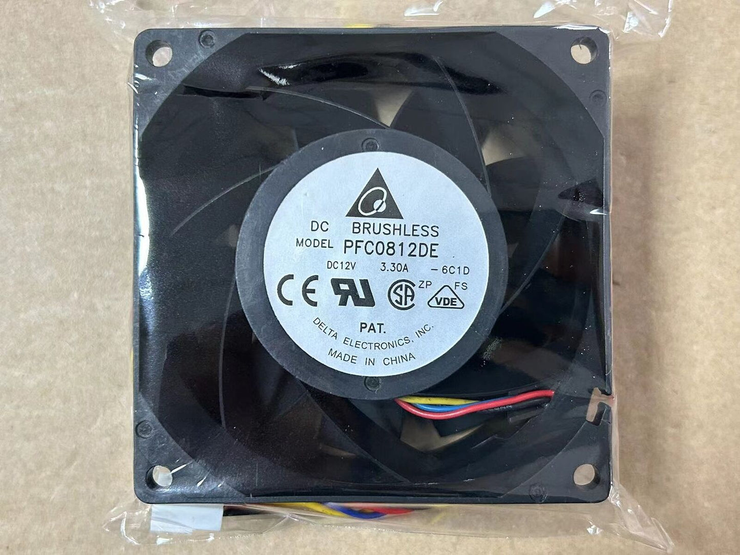 new Delta PFC0812DE 12V 3.30A fan 80*80*38mm 4Pin