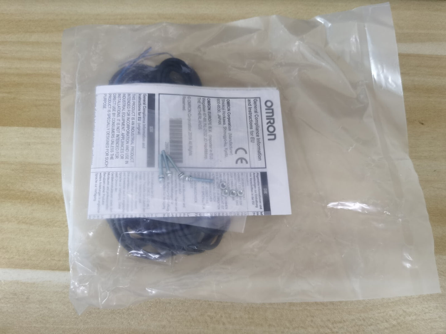 1PCS Omron E3T-ST21 E3TST21 2M Photoelectric Sensor - Free Shipping *TT