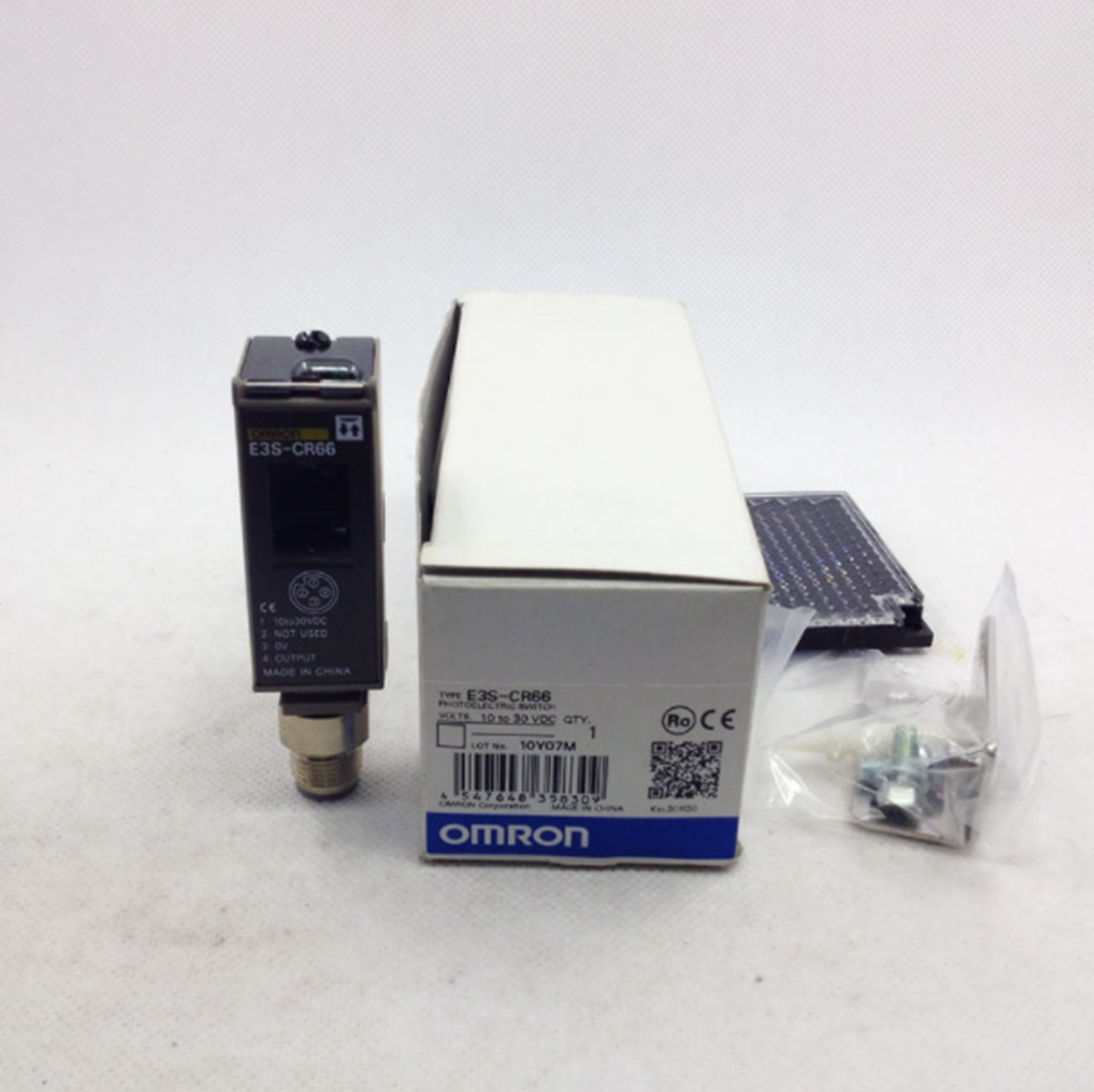 OMRON E3S-CR66 Retroreflective Photoelectric Sensors 3M CONNECTION, industrial-grade sensor for precise detection - OMRON