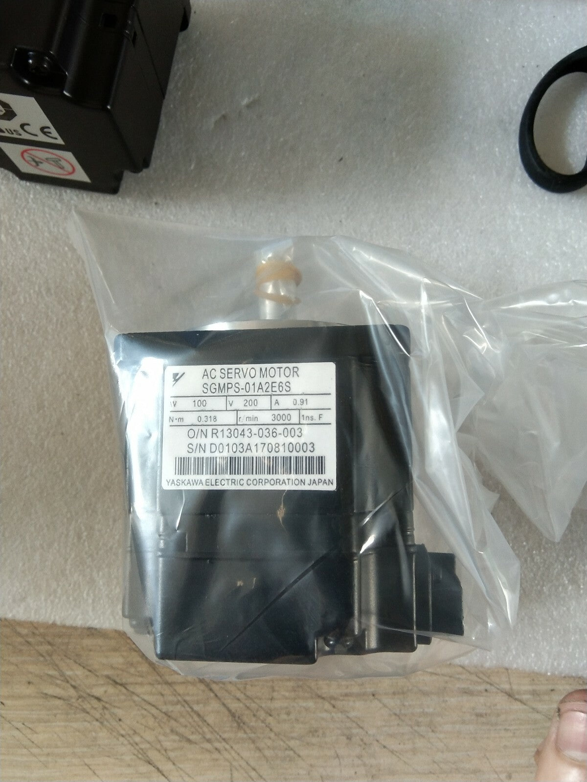 YASKAWA SERVO MOTOR SGMPS-01A2E6S SGMPS01A2E6S