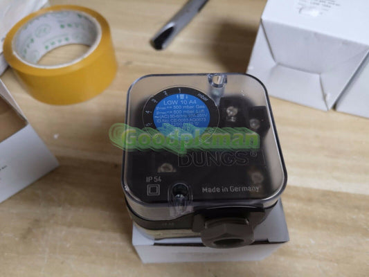 1PC DUNGS LGW10A4 Pressure Switch Free Shipping