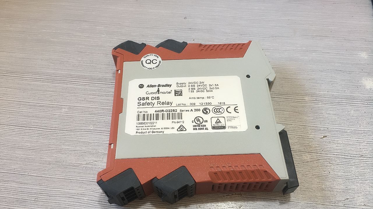 AB 440R-D22S2 Expansion Relay Module - GUARDMASTER