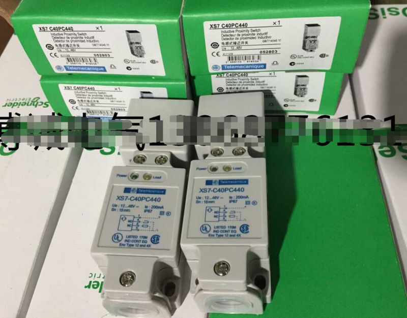 new Fst Schneider XS7-C40PC440 - SCHNEIDER