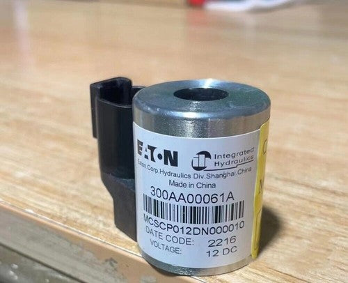 1PC Eaton 300AA00061A 12DC solenoid valve coil Free Shipping