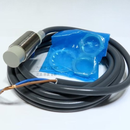 OMRON E2E-X14MD1 Proximity Switch E2EX14MD1 1PC Free Shipping