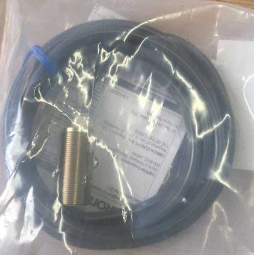 OMRON E2EM-X8X1 Proximity Sensor E2EMX8X1 1PC Free Shipping
