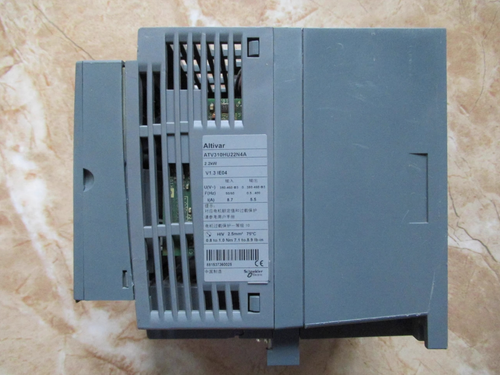 1PC Schneider ATV310HU22N4A frequency converter Three phase 380V