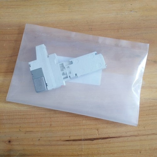 1PC SMC VQ1100-51 Solenoid Valve Free Shipping VQ110051