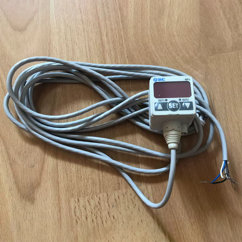 1PC SMC ISE40-01-62L Pressure Switch ISE400162L Free Shipping