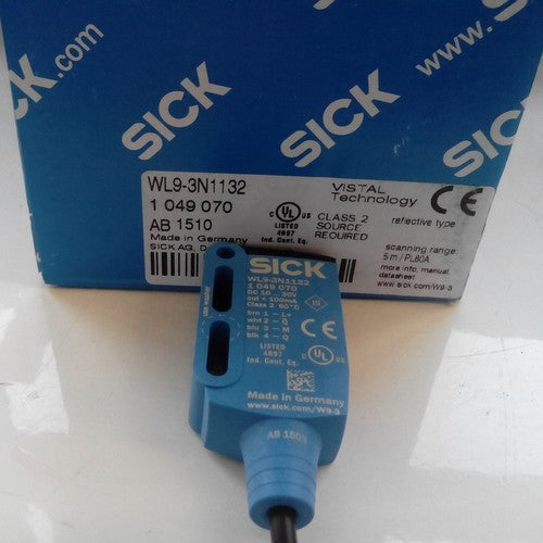 SICK WL9-3N1132 Photoelectric Sensor One Free Shipping WL93N1132