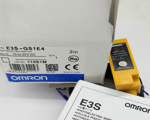 Omron E3S-GS1E4 Photoelectric Switch One Free Shipping E3SGS1E4