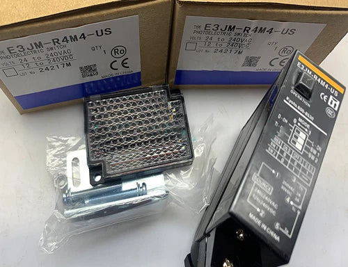 Omron E3JM-R4M4-US Photoelectric Switch One Free Shipping E3JMR4M4US