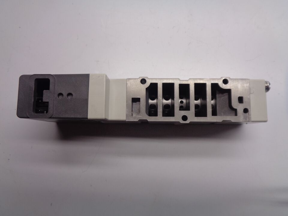 1PC SMC VQ4100-5W Solenoid Valve - SMC