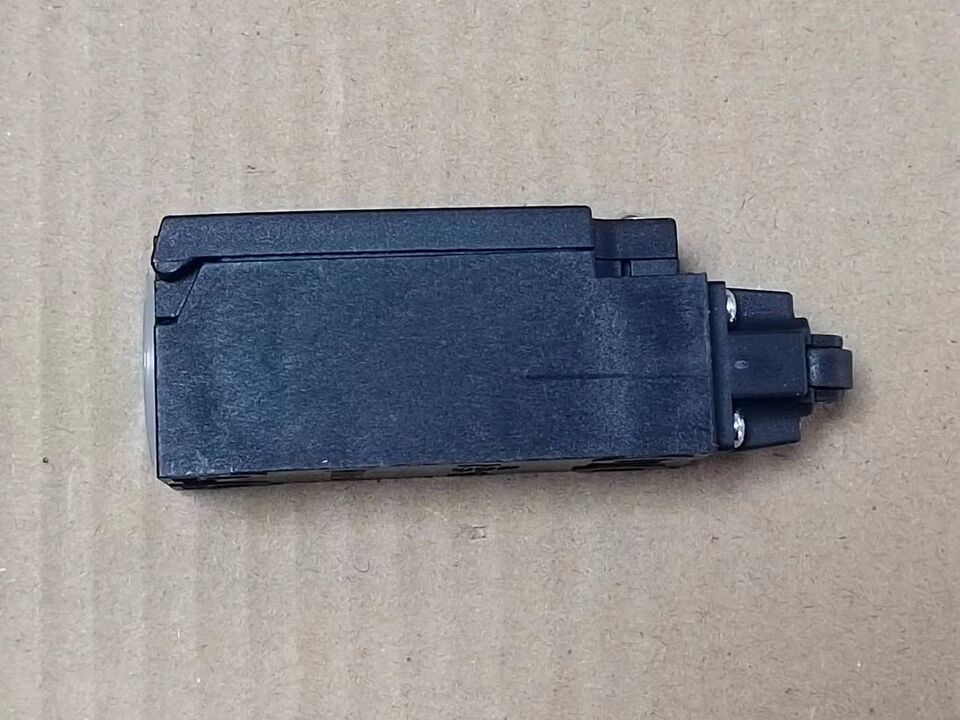 new 1PC Limit Switch D4N-4132 D4N4132 - PRODUCT BRAND
