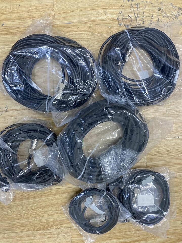 new 1PC Mitsubishi MR-J2HBUS1M-A Servo Cable MRJ2HBUS1MA - MITSUBISHI