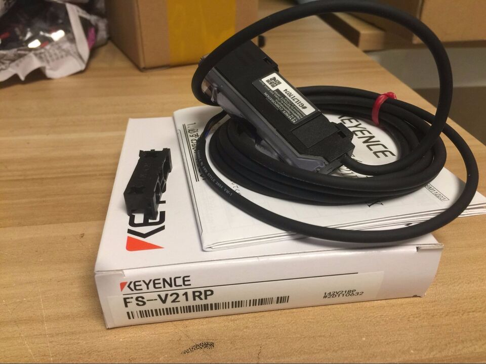 New Keyence FSV21RP Fiber Amplifier Sensor - High Sensitivity and Stable Performance for PLC Applications - KEYENCE