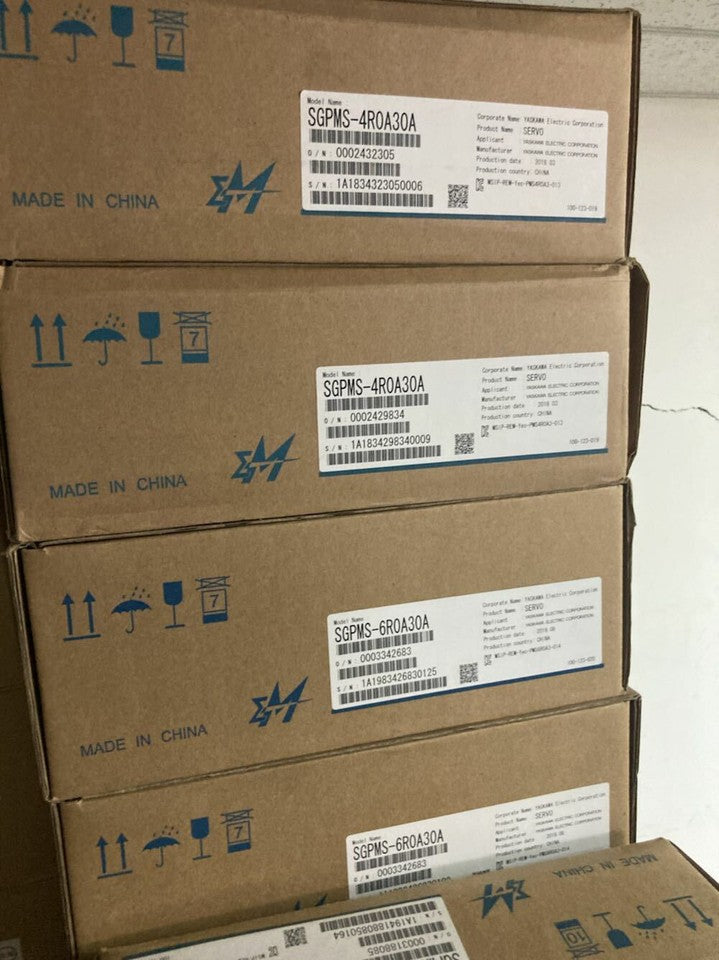 new 1PC Yaskawa SGPMS-4R0A30A Servo Drive In Box ping