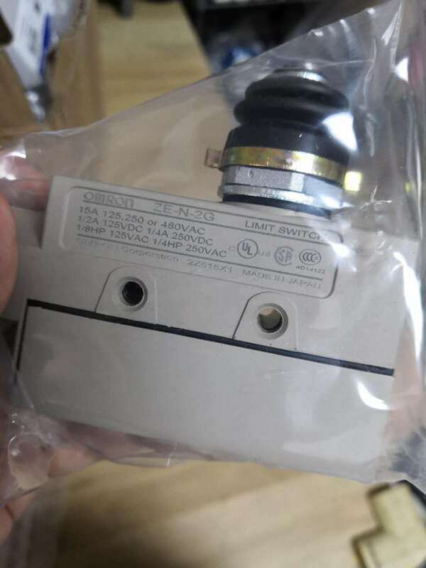 new Omron ZE-N-2G Limit Switch ZEN2G One - OMRON