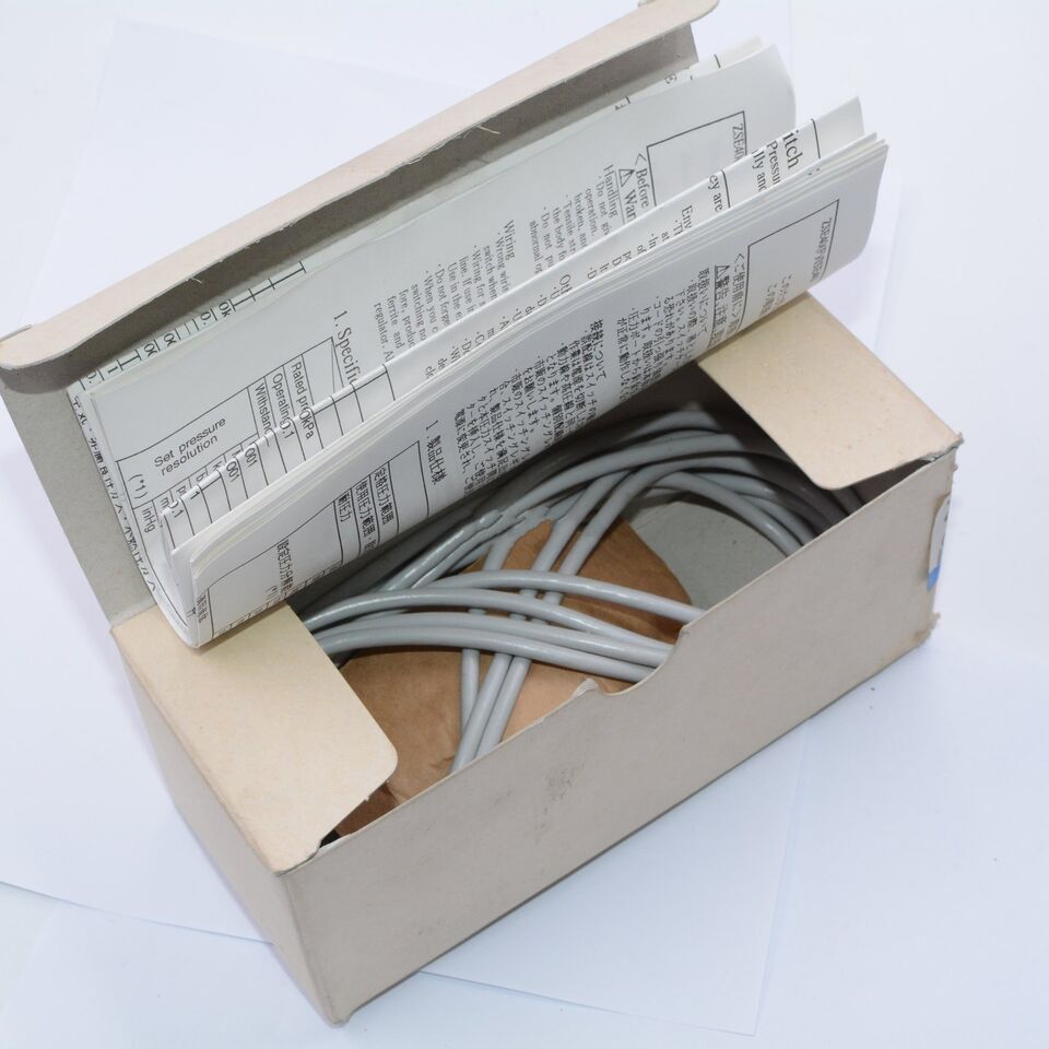 new 1PC SMC ZSE40-01-62L ZSE400162L Pressure Switch ping - SMC