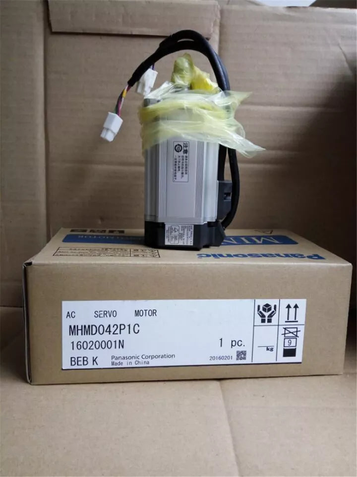 new 1PC Panasonic MHMD042P1C Servo Motor In Box ping - PANASONIC