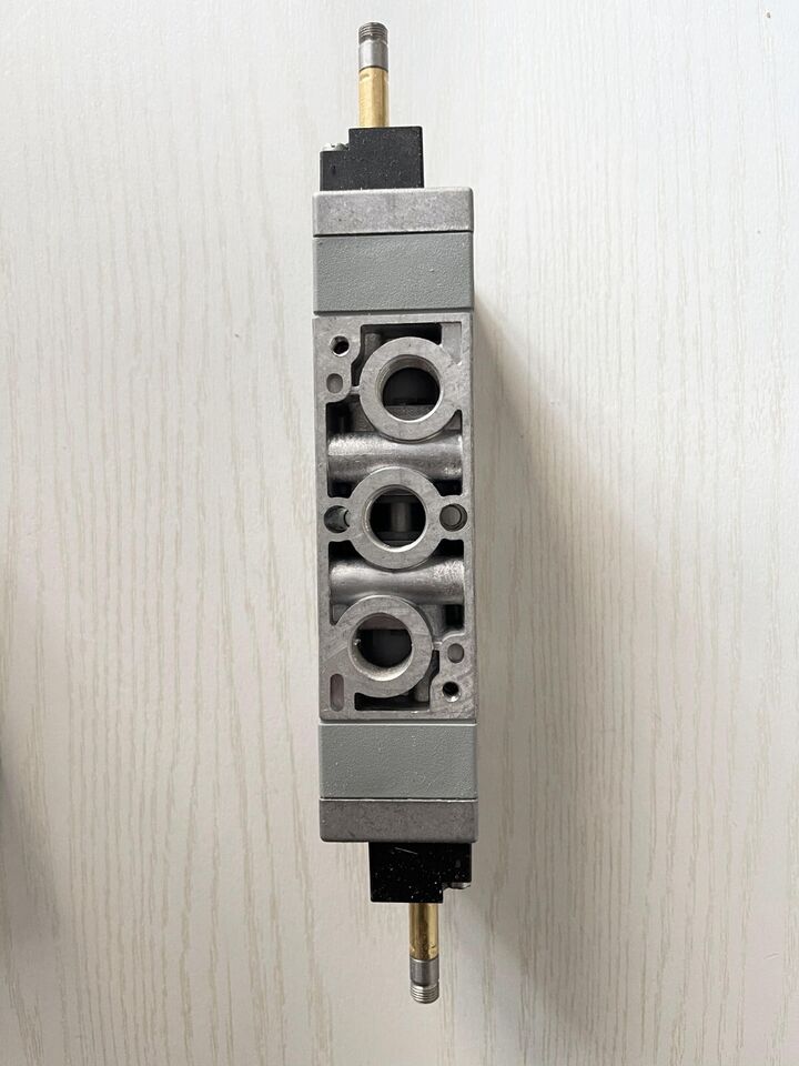 new 1PC Festo MFH-5/3G-3/8-B 19707 Solenoid Valve ping - FESTO