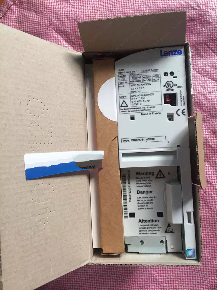 new One Lenze E82EV751K4C200 Frequency Inverter ping - LENZE