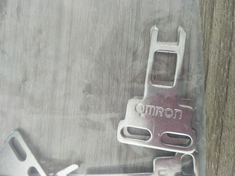 new 10PCS Omron D4DS-K1 Safety Switch Key D4DSK1 - OMRON