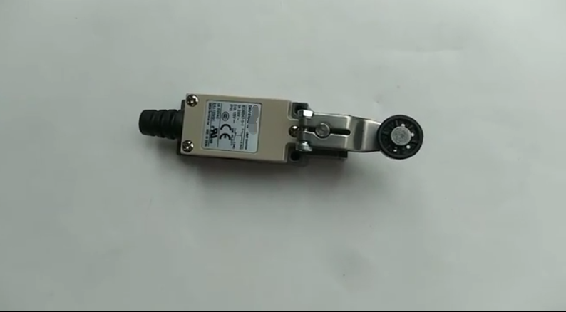 new Omron D4V-8104Z-N Limit Switch D4V8104ZN One - OMRON