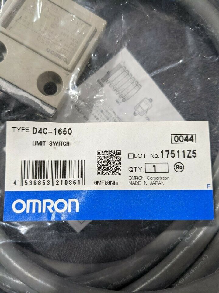 new 1PC Omron D4C-1650 Limit Switch D4C1650 In Box - OMRON