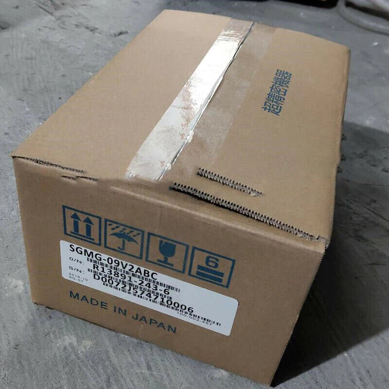 new 1PC YASKAWA SGMG-09V2ABC Servo Motor In Box ping