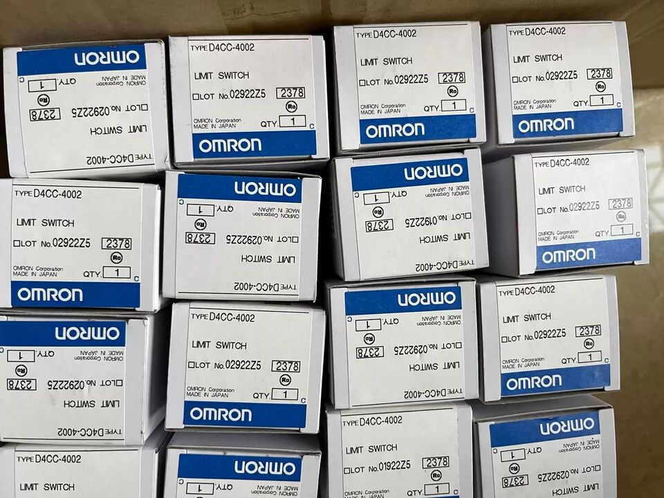 new 1PC Omron D4CC-4002 Limit Switch D4CC4002 In Box - OMRON
