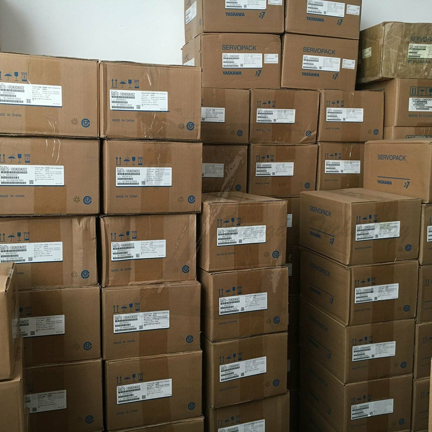 New In Box Yaskawa SGMAV-A5ADA61 SGMAVA5ADA61 - YASKAWA