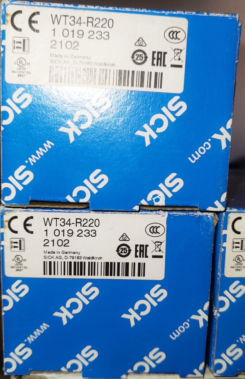 WT34-R220 Photoelectric Switch - 1PC for Reliable Sensing - OMRON