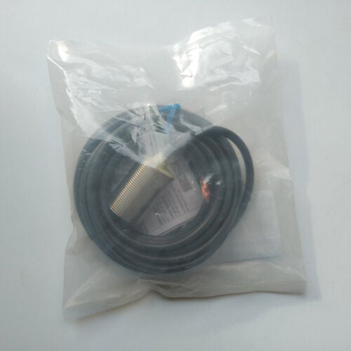 OMRON E2EZ-X8D1-N Proximity Switch - 1pc New in Box - OMRON