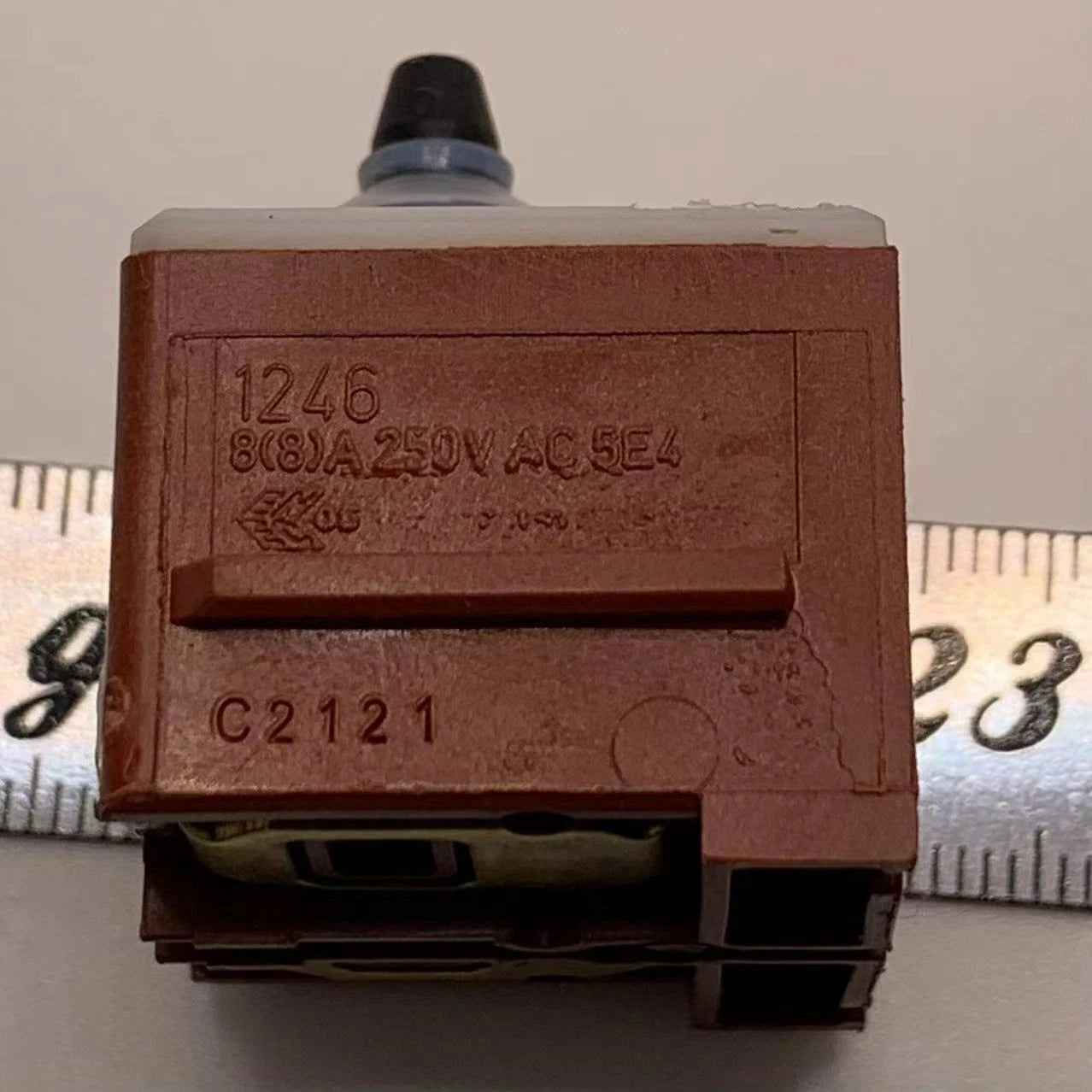 new 1pc For MARQUARDT 1246 R139 8(8)A 250V AC 5E4 Pushbutton Switch