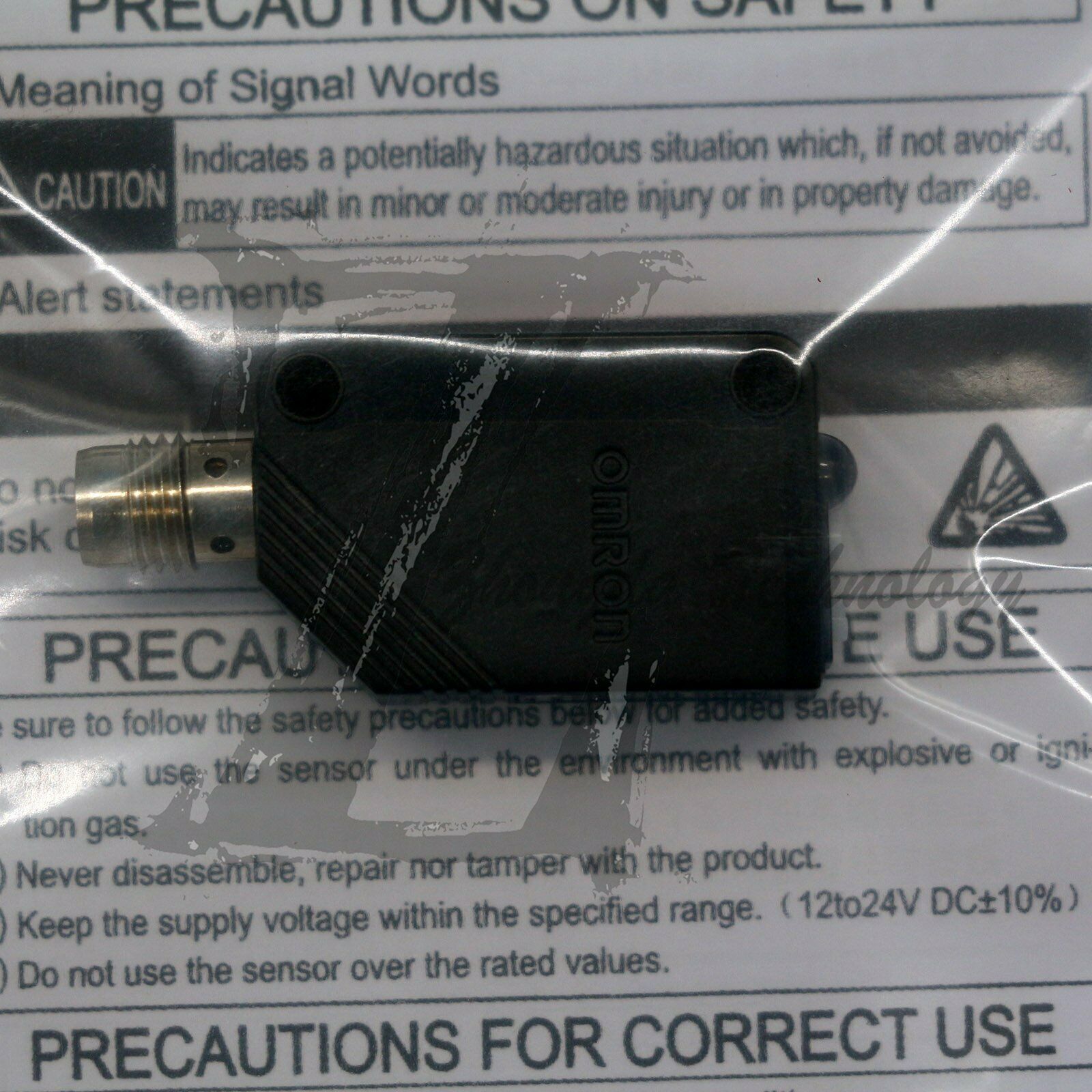 1PC NEW OMRON PhotoElectric Switch E3Z-R86 E3ZR86 12-24VDC - OMRON