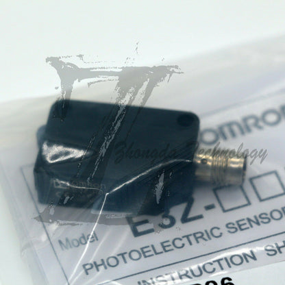 1PC NEW OMRON PhotoElectric Switch E3Z-R86 E3ZR86 12-24VDC - OMRON