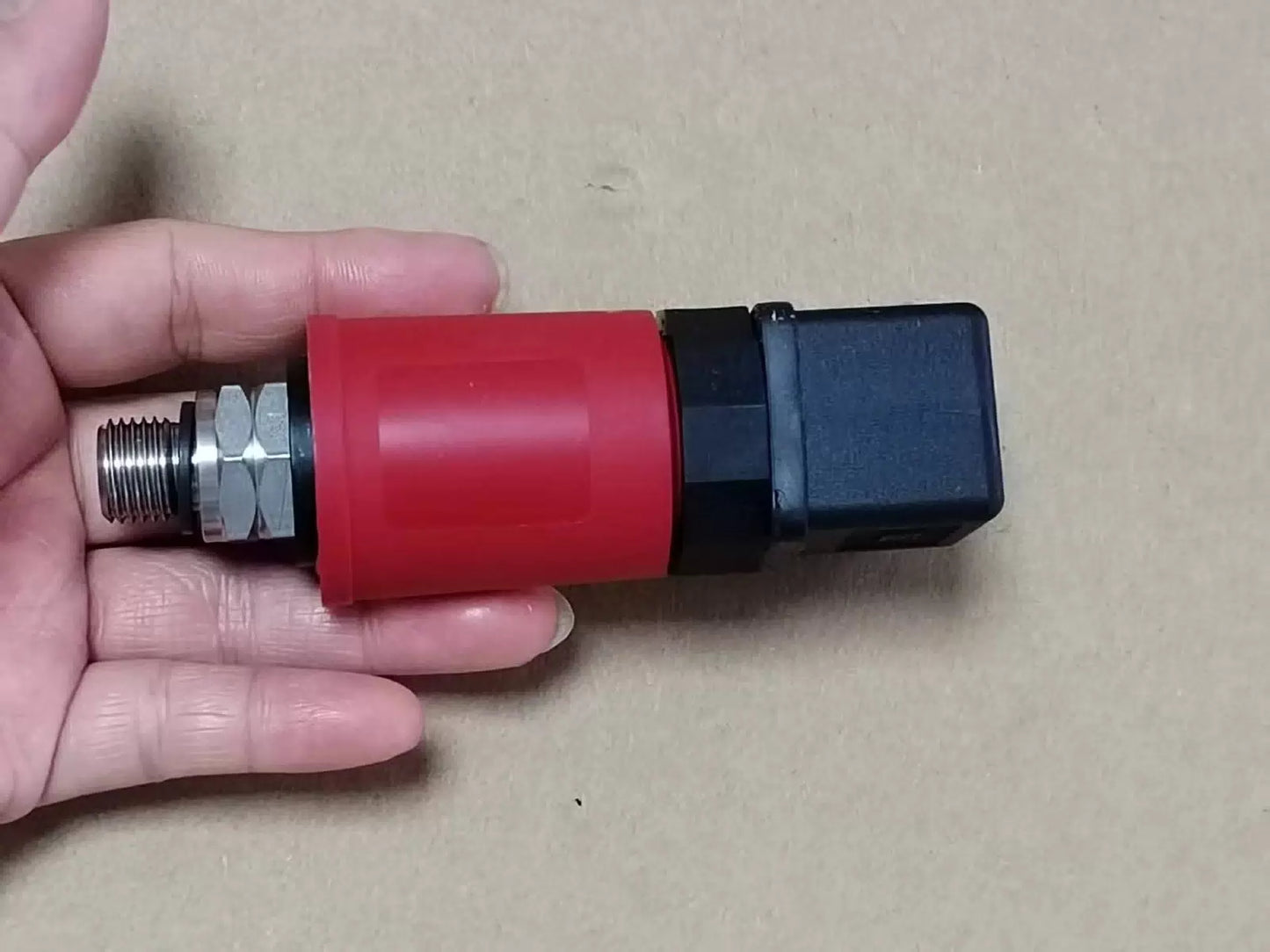 1PCS Huba Control Pressure Transmitter 501.931003141 0-16BAR #F [3]