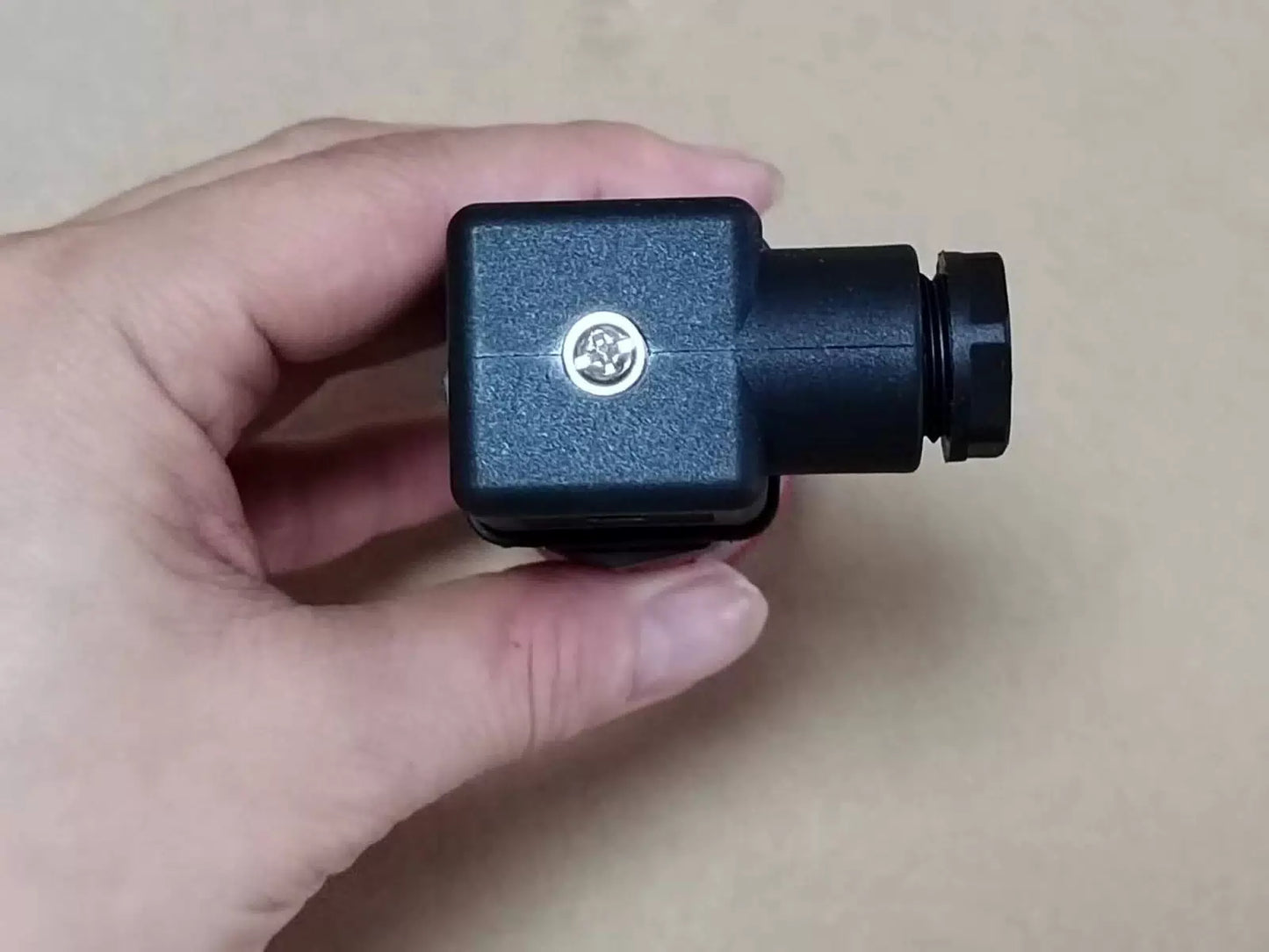 1PCS Huba Control Pressure Transmitter 501.931003141 0-16BAR #F [4]