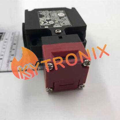1PCS OMRON D4NS-8DF [6]