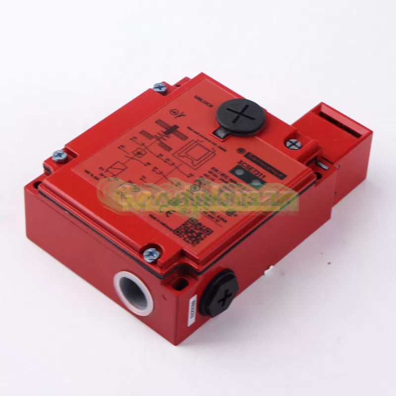 1PCS Safety Interlock XCSE7311 XCS-E7311 [2]