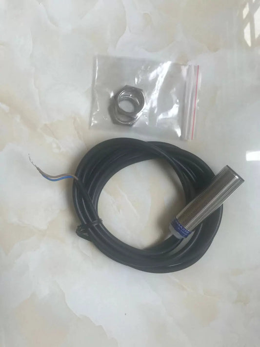 1PCS schneider Proximity Switch XS1M18MA250 free shipping#C [2]