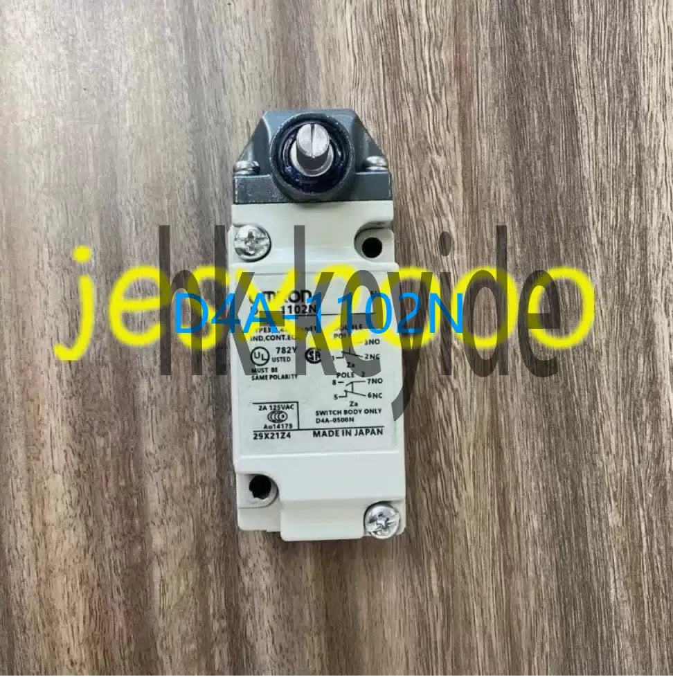 1Pcs D4A-1102N sensor qqb [1]