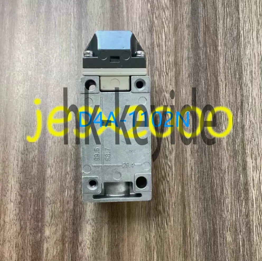 1Pcs D4A-1102N sensor qqb [3]